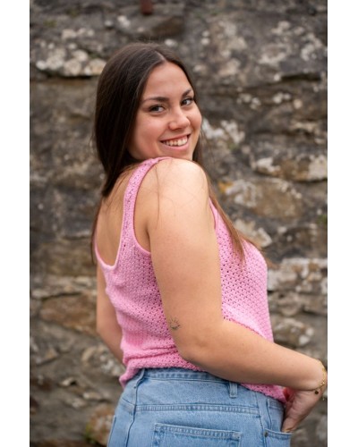 Débardeur rose en crochet