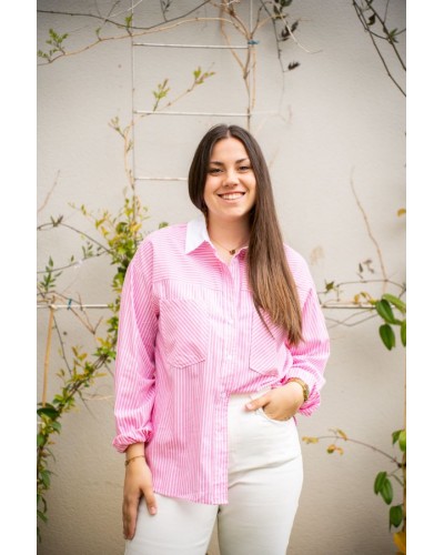 Chemise rose à col blanc