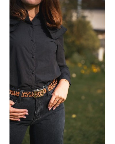 Blouse à col volant brodée