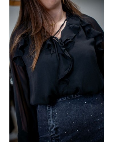 Blouse noire à volants