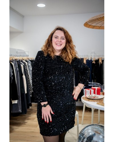 Robe noire à sequins