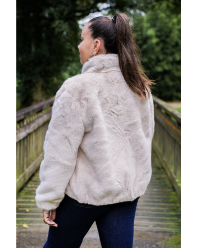 Manteau à fausse fourrure beige